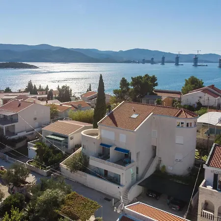 2 Bedroom Awesome In Apartament *